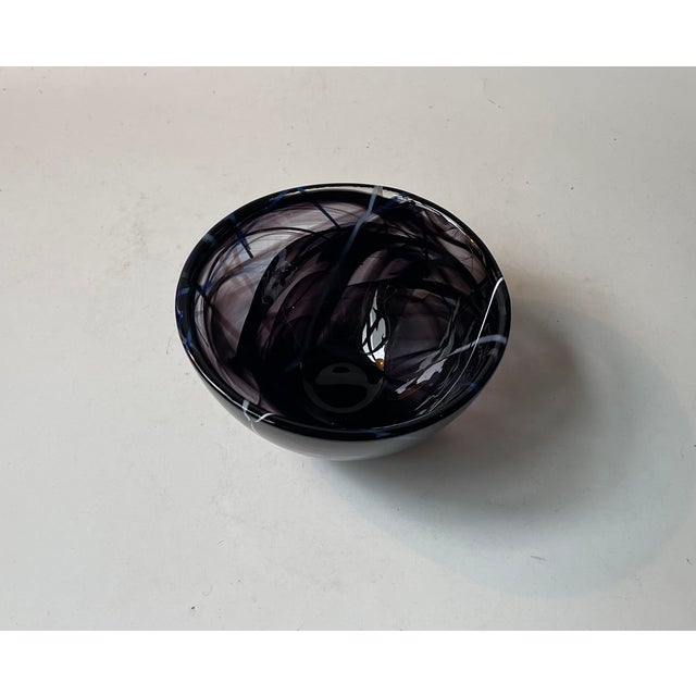 Contrast Art Glass Bowl by Anna Ehrner for Kosta Boda, 1990s For Sale - Image 6 of 8