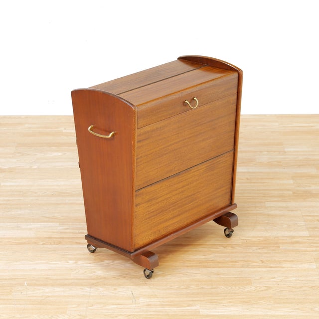 Mid Century Enclosed Portable Bar Cart on Wheels For Sale In Los Angeles - Image 6 of 10