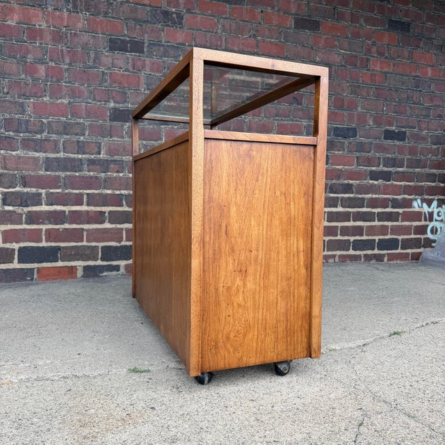 Jack Cartwright for Founders Mid-Century Walnut & Cane Bar Cart / Buffet Server, 1960s For Sale - Image 11 of 12