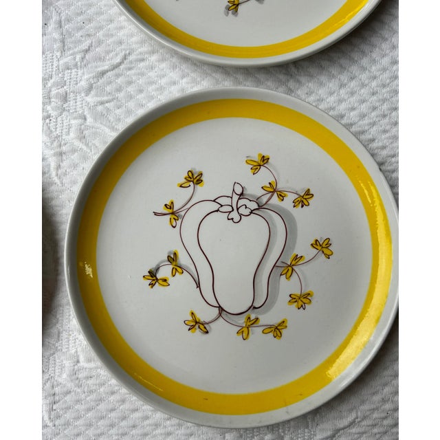 Vintage Italian 1960’s Yellow & White Pottery Salad Bowl With 4 Plates by Mancioli For Sale - Image 4 of 10