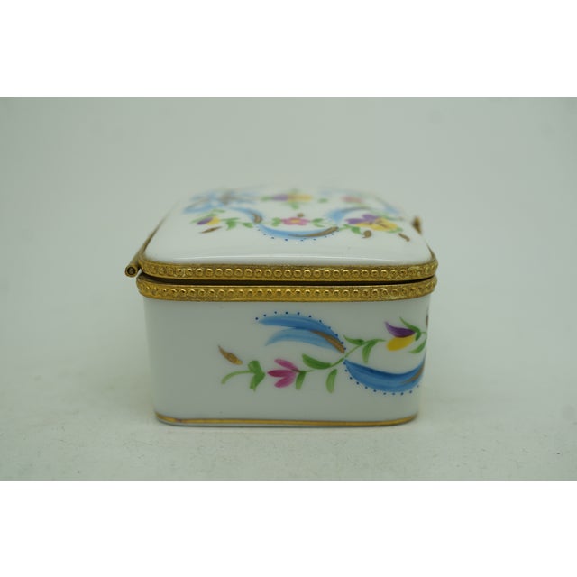 Late 20th Century Limoges France Floral Ribbon Swags Decoree a La Main Paris Trinket Pill Box 3" For Sale - Image 5 of 14