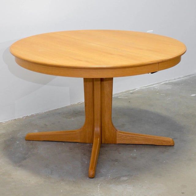 Danish Oak Pedestal Base Dining Table With Two Self-Storing Butterfly Leaves For Sale - Image 4 of 8