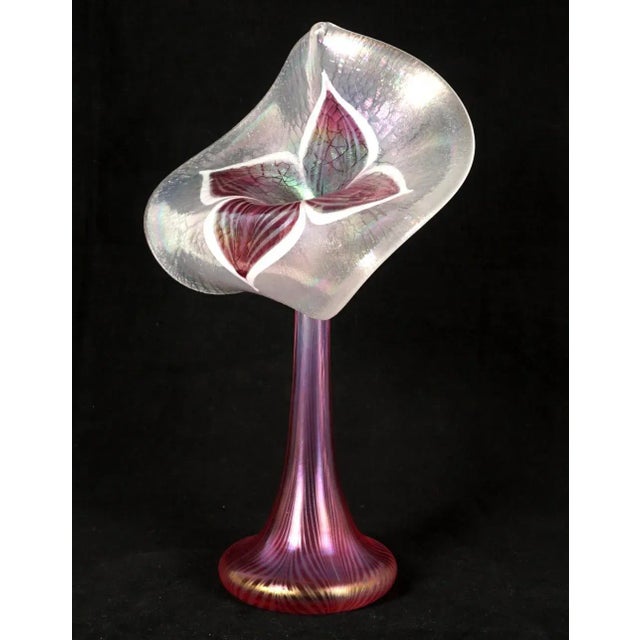 Glass Iridescent Pulled Feather Jack in the Pulpit Vase / Signed by Stuart Abelman 1999 For Sale - Image 7 of 9