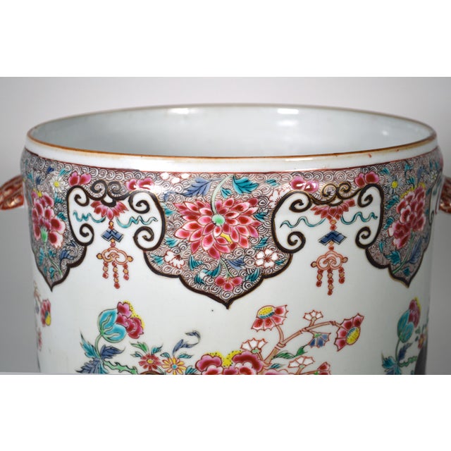 Chinese Export Porcelain Famille Rose Cachepot or Wine Cooler of Large Size For Sale - Image 4 of 14
