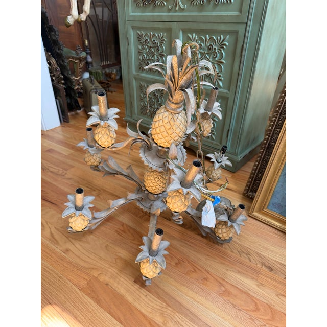 1980s Vintage Hollywood Regency 28" 9-Light Pineapple Tole Chandelier For Sale - Image 5 of 7
