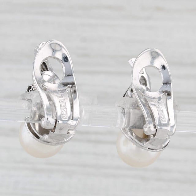 Contemporary 1940s Pair of Cultured Pearl 0.30ctw Diamond Drop Clip on Earrings 14k Gold Platinum For Sale - Image 3 of 5