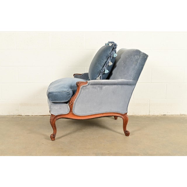 Baker Furniture Style French Provincial Louis XV Carved Walnut Velvet Upholstered Lounge Chair and Ottoman | Circa 1960s For Sale - Image 13 of 16
