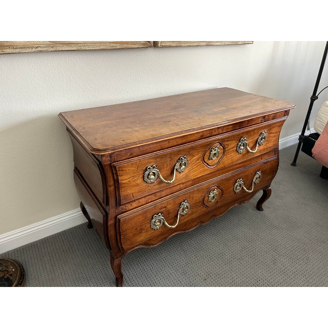 French Country Early 18th Century Bowfront Walnut Chest of Drawers For Sale - Image 3 of 7