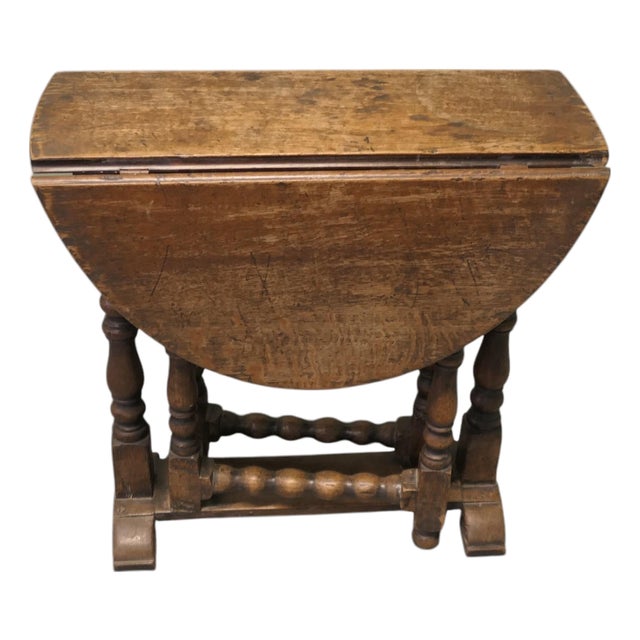 Small Georgian Oak Gate Leg Table the Table Has a Oak Top with Turned Leg, 1800 For Sale