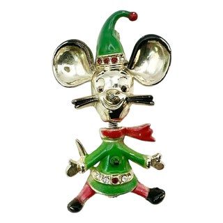 1970s Vintage Boho Chic Christmas Mouse Bobblehead Brooch, Beatrix Jewelry. For Sale