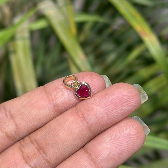 Victorian Victorian Heart-Cut Natural Ruby Bezel Set Solitaire Pendant in 14k Gold For Sale - Image 3 of 15