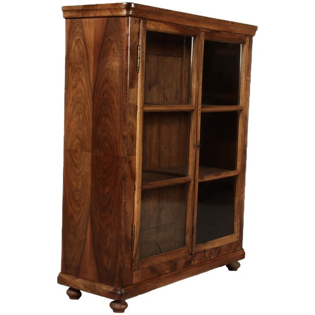 Age/age and origin/origin: The showcase is probably from the 19th century and the origin is probably Germany...