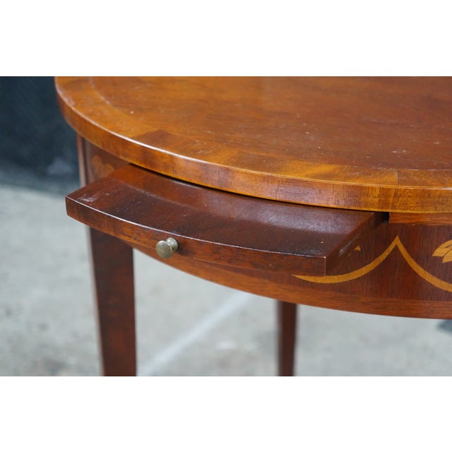 Mid 20th Century Baker Federal Hepplewhite Style Mahogany Round Inlaid Side Table Pullout Trays For Sale - Image 9 of 18