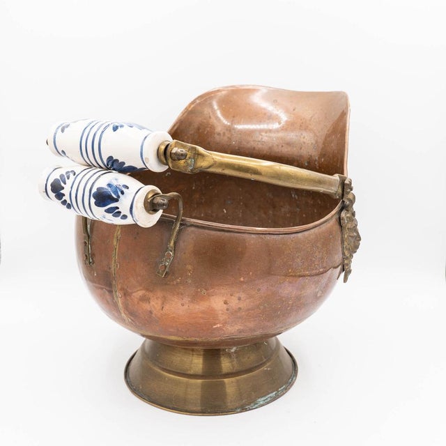 Antique Helmet Coal Scuttle in Copper For Sale - Image 4 of 8