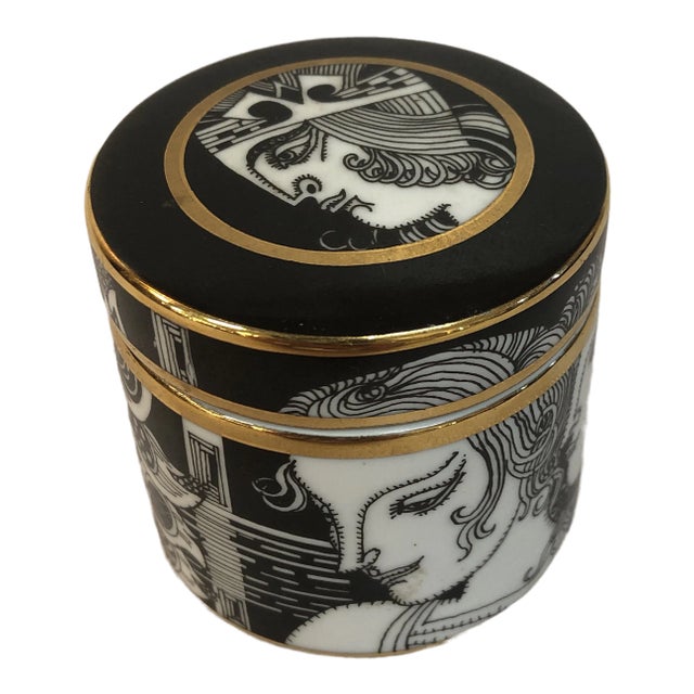 Late 20th Century Hollohaza Szasz Porcelain Lid Box For Sale