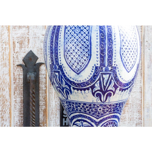 Vintage Blue & White Moroccan Jar With Lid For Sale In Los Angeles - Image 6 of 12
