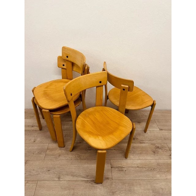 Rey designed his chair in 1971, characterized by a solid construction, by the connection between wood and metal without...
