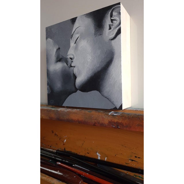 Figurative The Kiss #4 by Linda Delahaye | Oil on Panel Painting of a couple kissing For Sale - Image 3 of 3