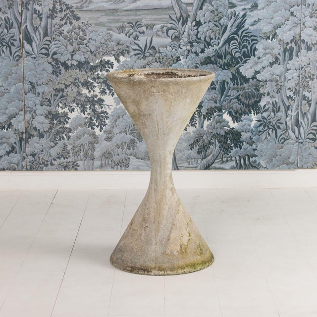 Large spindle or diablo planter designed by Swiss architect Willy Guhl. This planter has a beautiful hourglass shape made...