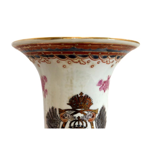 Chinese-Export Style Armorial Porcelain Vase For Sale In San Francisco - Image 6 of 10