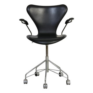 Model 3217 Office Chair in Patinated Black Essential Leather by Arne Jacobsen, 2000s For Sale