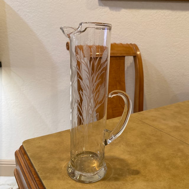1950s Mid Century Modern Javit Glass Fine Wheat Engraved Handled Martini Pitcher For Sale In Palm Springs - Image 6 of 7
