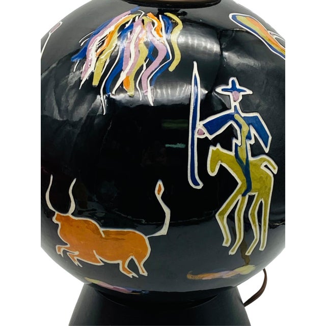 Tye of California Mid 20th Century Black Figurative Ceramic and Wood Globe Table Lamp by Tye of California For Sale - Image 4 of 6