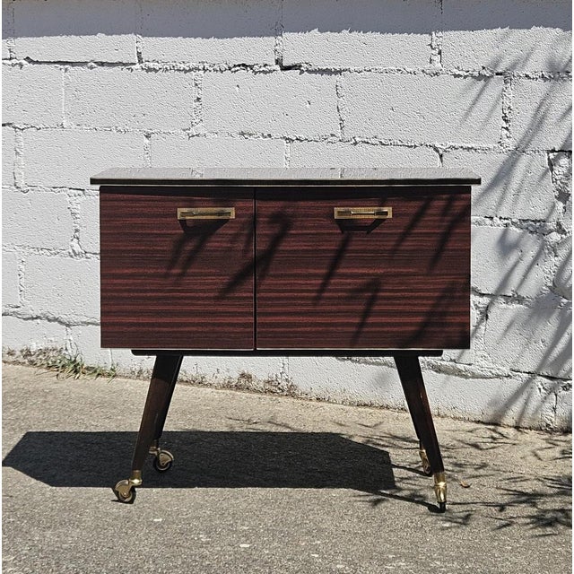 Mid-Century Modern Formica Bar Trolley, 1960s For Sale - Image 3 of 17