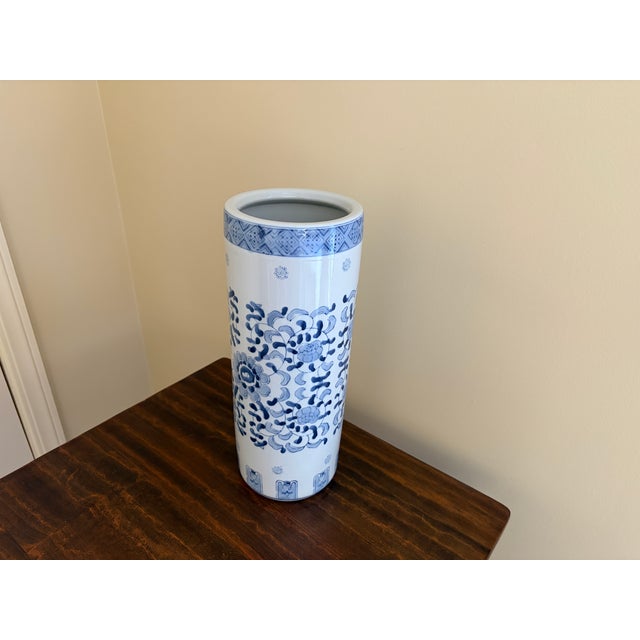 Chinoiserie Vintage Chinoiserie Blue & White Porcelain Umbrella Stand With Floral Motif For Sale - Image 3 of 13