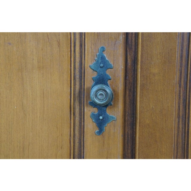 1990s Nathan Hale Maple Early American Colonial Revival China Cabinet Hutch 67" For Sale - Image 13 of 18