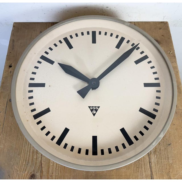 Large Brown Industrial Factory Wall Clock from Pragotron, 1960s For Sale - Image 10 of 17