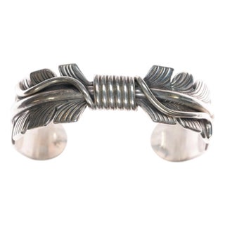 6 5/8" Mike Thomas Jr Navajo Heavy Sterling Feather Cuff Bracelet For Sale