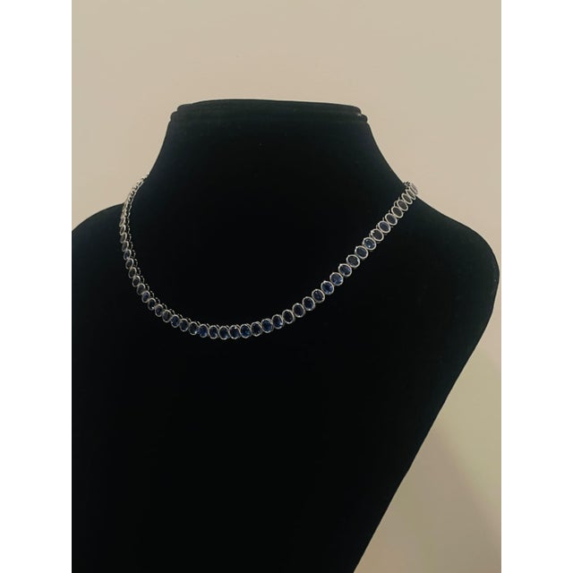 New 18k Gold Necklace With 36.80ct Blue Sapphire, Elegant Design For Sale - Image 4 of 10