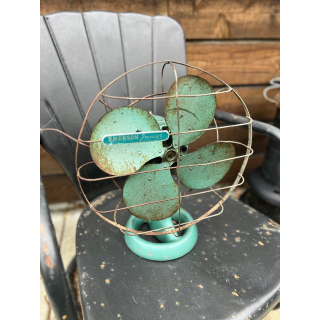 Mid-Century Modern Vintage Emerson Junior Electric Fan, Model 2660-P For Sale - Image 3 of 9