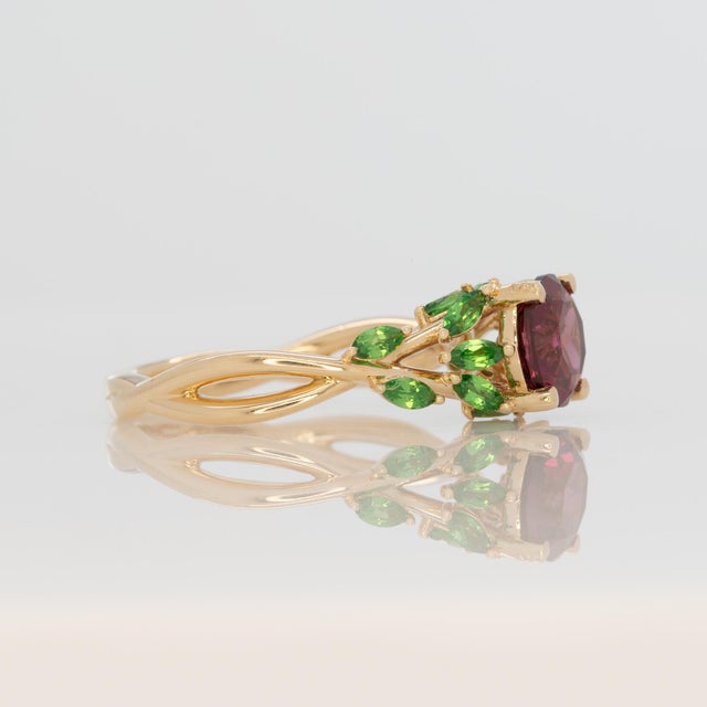 1.1Ct Purple Sapphire Ring With Natural Tsavorite Accents: Solid 14k Gold, 7mm, Size 6.75 For Sale In Columbus - Image 6 of 9