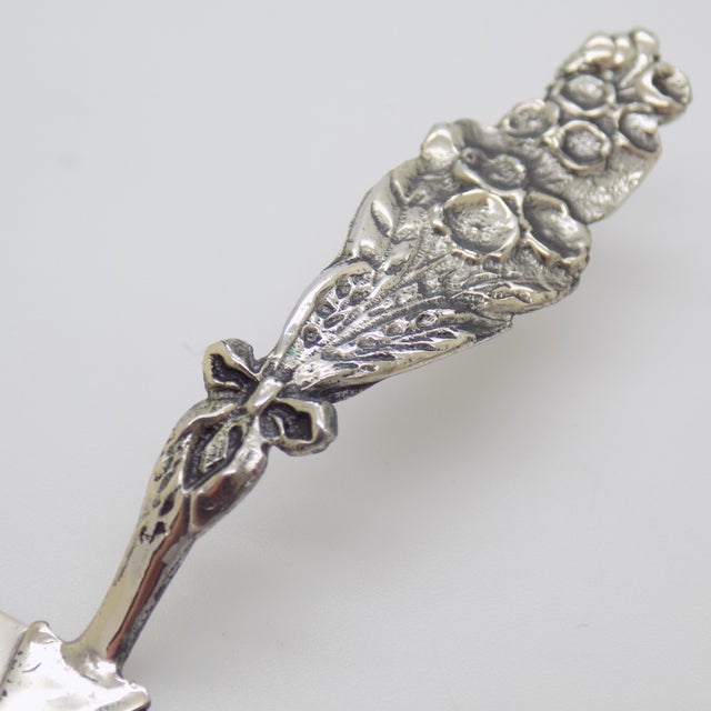 Silver Vintage Italian Handmade Genuine Silver Small Cake Server Flower Handle Presta Naples 800 Continental Silver Pastry Mignon Cupcake Server For Sale - Image 8 of 13