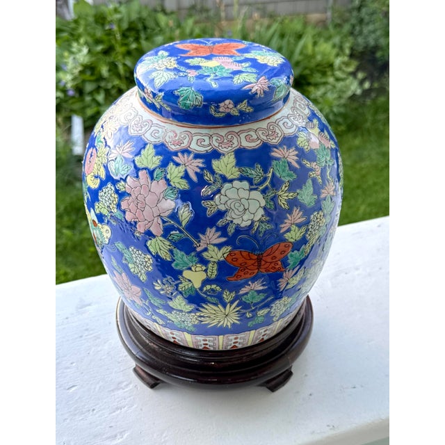 Chinoiserie Vibrant Cobalt Chinoiserie Ginger Jar With Butterflies + Carved Hardwood Stand For Sale - Image 3 of 9