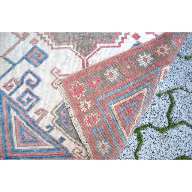 1960s Red & White Traditional Turkish Rug For Sale - Image 10 of 11