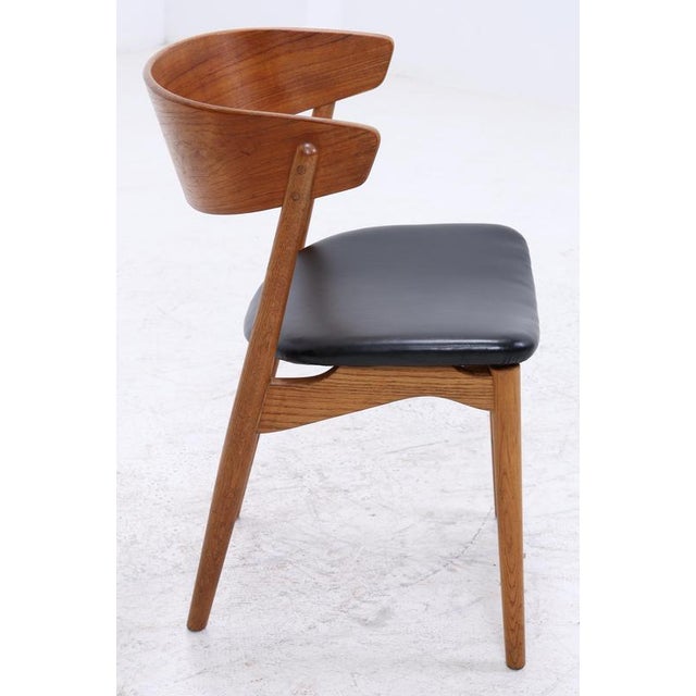 Mid-Century Danish Model 7 Chairs in Teak and Leather by Helge Sibast For Sale - Image 11 of 16