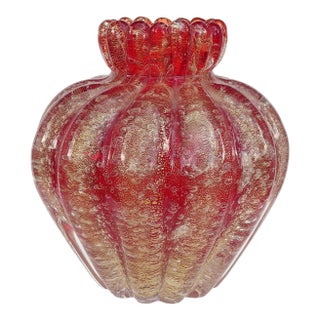 Vintage Murano Seguso Vetri d'Arte Pulegoso Red Gold Flecks Italian Art Glass Ribbed Flower Bud Vase For Sale