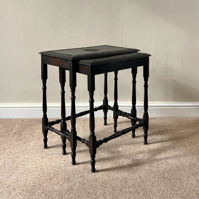 Black English Late Victorian Dyed and Carved Walnut Nesting Tables with Ivy Borders and Stag Emblem, 1890s, Set of 2 For Sale - Image 8 of 18
