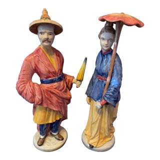 Pair of Vintage Vietri Italian Porcelain Chinoiserie Figurines – Asian Couple With Parasols For Sale