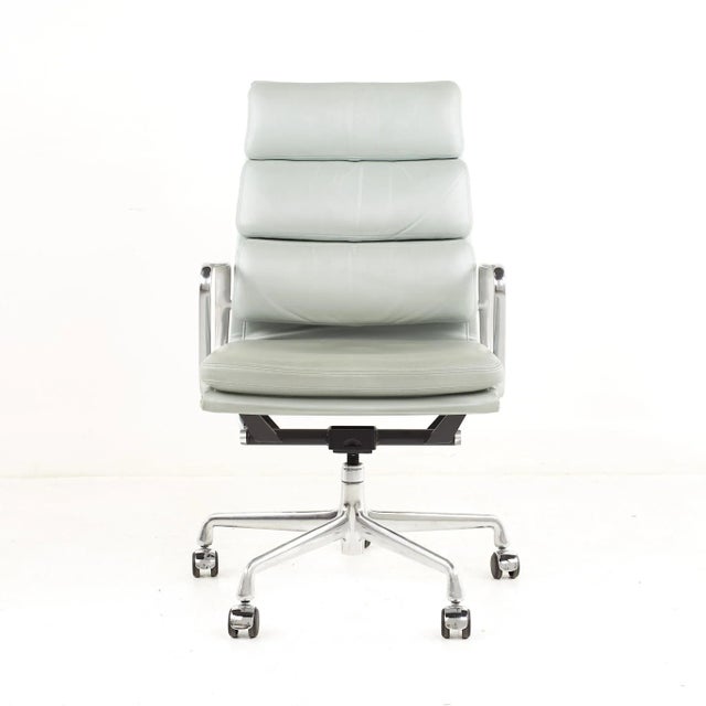 Eames Mid Century Blue Gray Soft Pad Chair This chair measures: 22 wide x 20.5 deep x 39.5 high, with a seat height of...