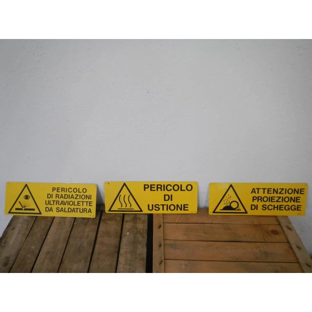 Metal Vintage Italian Aluminium Plates, 1980s, Set of 3 For Sale - Image 7 of 7