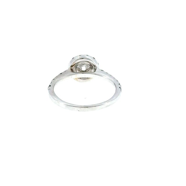Traditional 18k White Gold Round Brilliant Diamond Halo Engagement Ring 0.90ctw G Vs2 Size 4 For Sale - Image 3 of 4