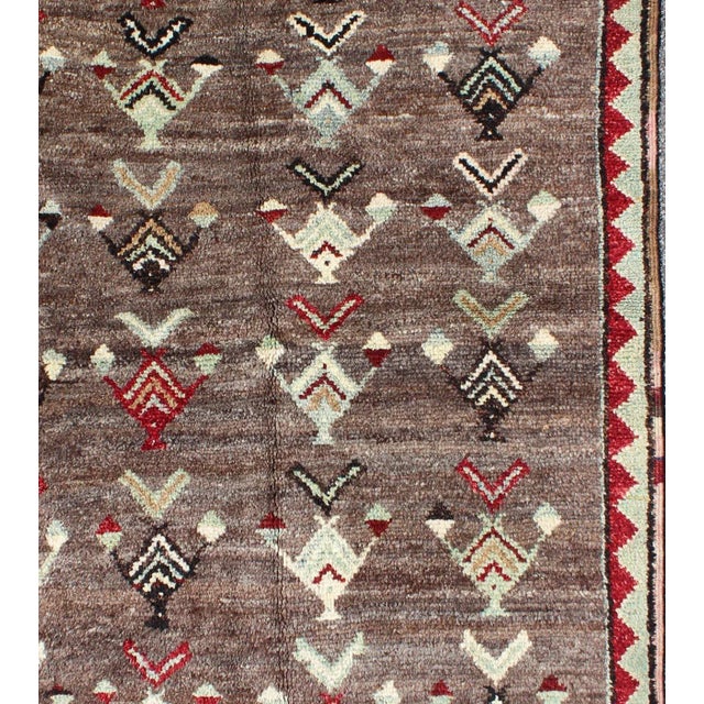 Mid 20th Century Tribal Arrow Design Tulu Vintage Rug From Turkey in Brown, Red, Mint Green For Sale - Image 4 of 8
