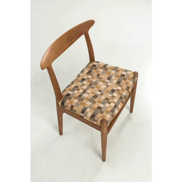 Brown W2 Chair by Hans Wegner For Sale - Image 8 of 9