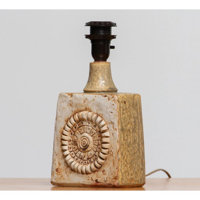 1960s Vintage Beige Terracotta Pottery Table Lamp by Bernard Rooke, 1960s For Sale - Image 5 of 8