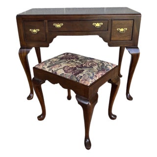 Hickory Chair Quality Georgian Style Mahogany Vanity & Bench For Sale