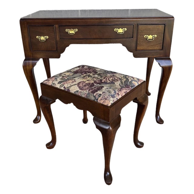 Hickory Chair Quality Georgian Style Mahogany Vanity & Bench For Sale